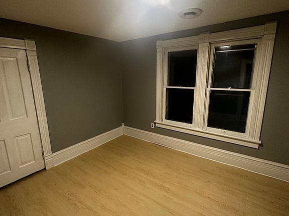 4th image of 517 1/2 Woodlawn Ave #1/2