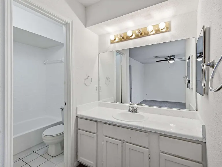 11217 Briar Forest Dr — Photo 17