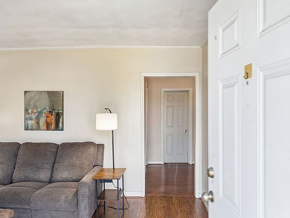 5th image of 731 Cedar St