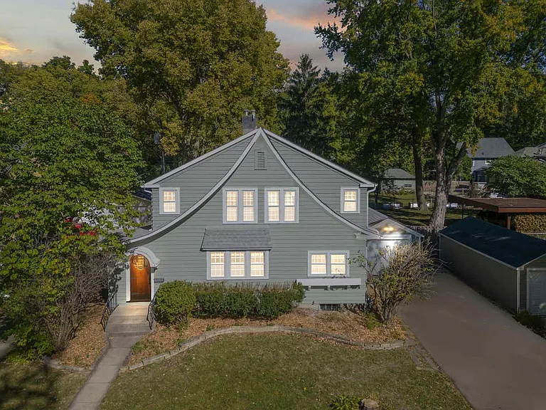 2217 Donald St — Photo 3