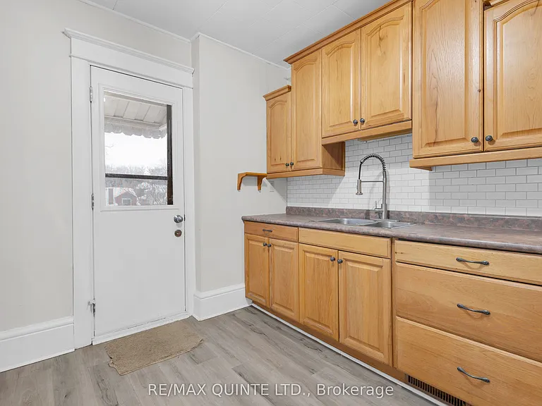 185 Foster Ave — Photo 15