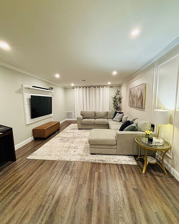 1st image of 5 Blackstone Dr APT 7