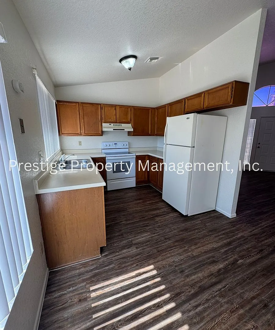 Very Cute South West Side 3/2!! Call Now! — Photo 3
