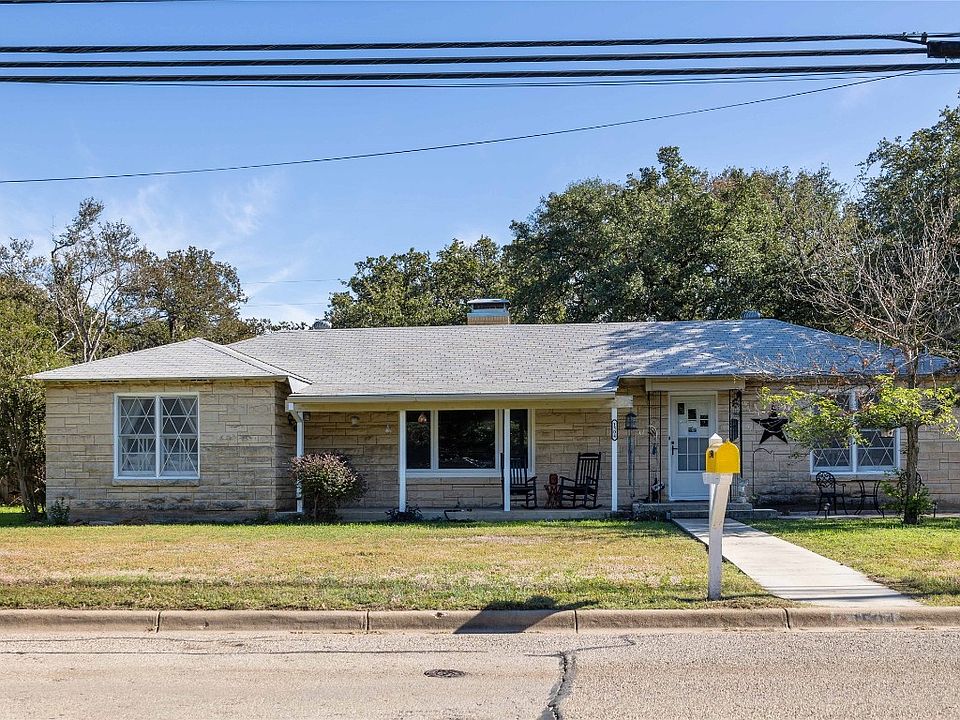 1st image of 1504 Phillips Dr