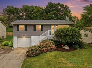 5233 Van Winkle St, Brighton, MI 48116