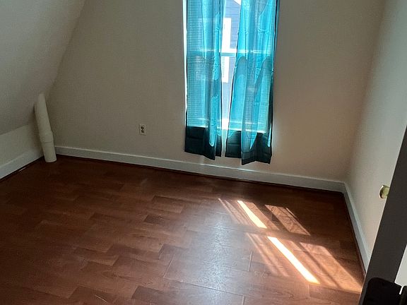 4th image of 52 Underhill Ave