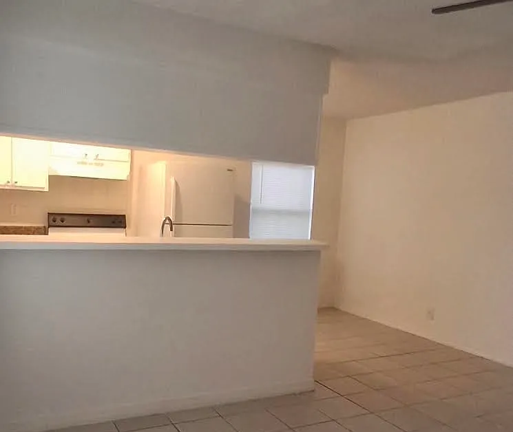 2 bed, 750 sqft, $985 — Photo 3