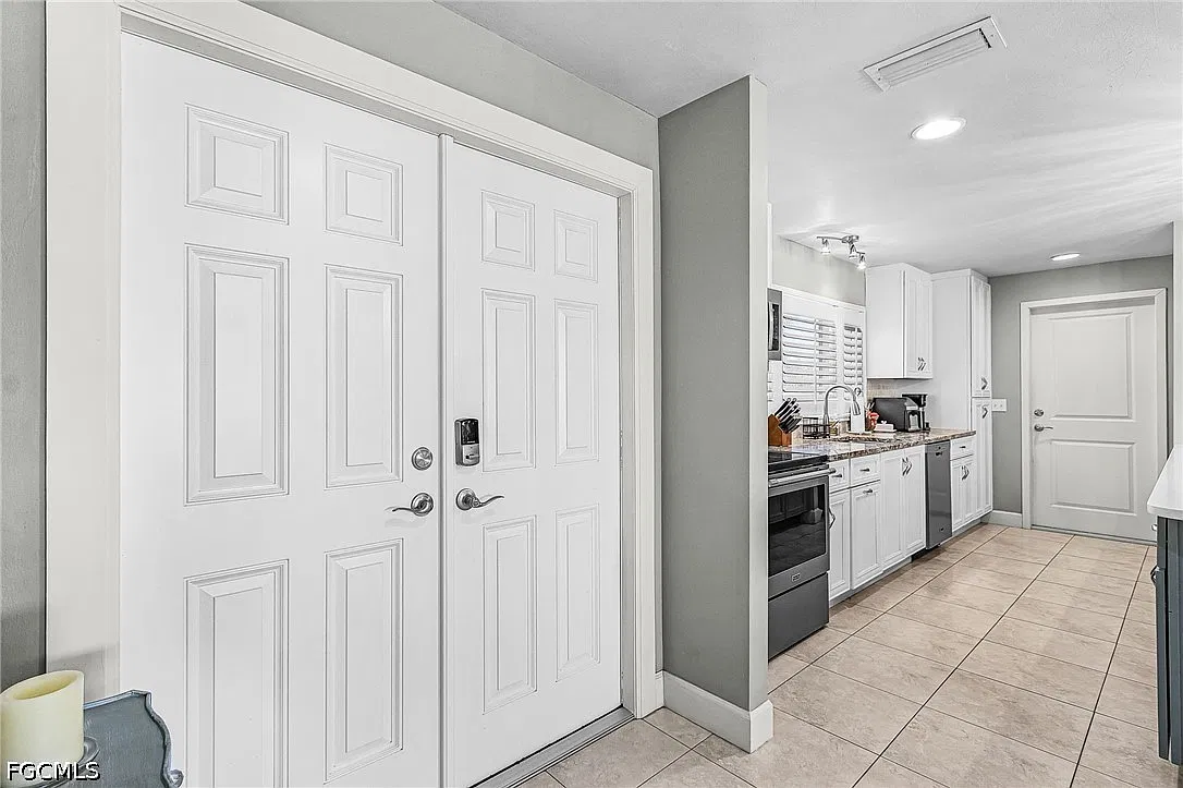 3 bed, 2.0 bath, 1681 sqft, $7,220 — Photo 1