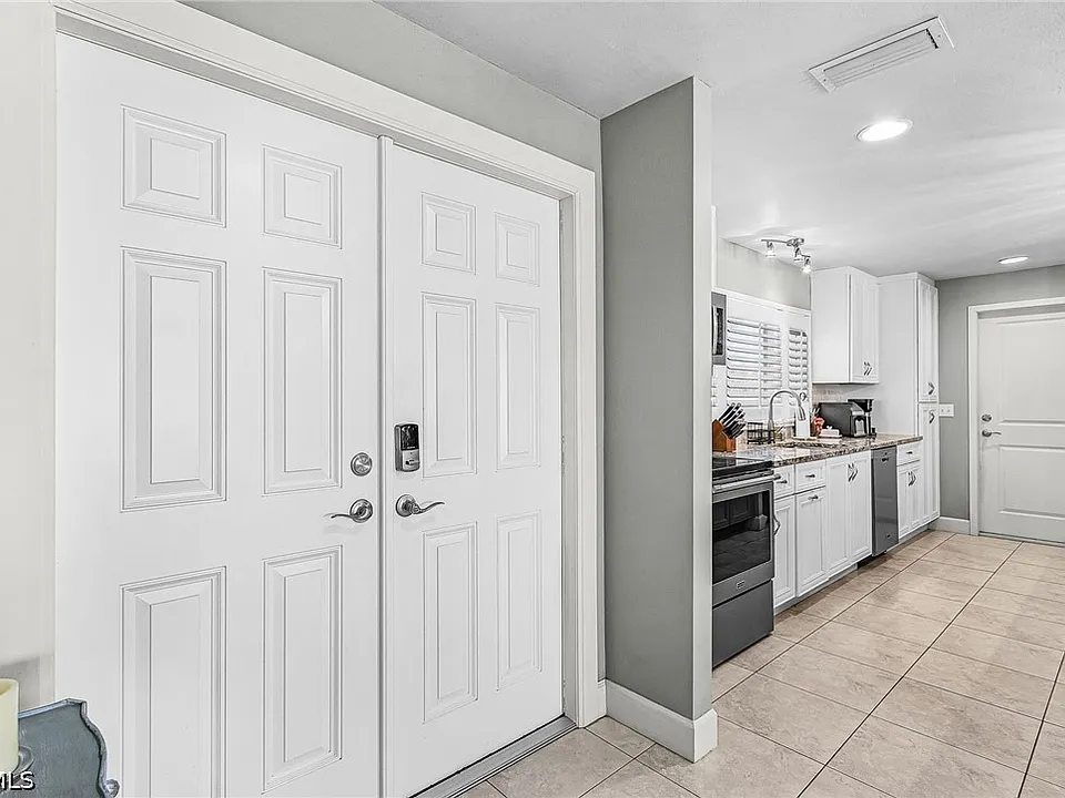 5129 York Ct