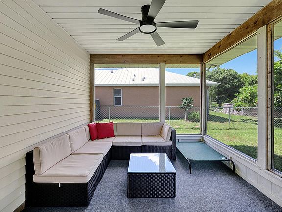 5th image of 2573 SE Mariposa Avenue