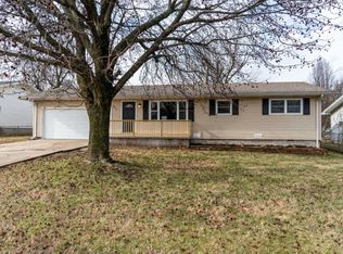 2215 N Clifton Ave, Springfield, MO 65803