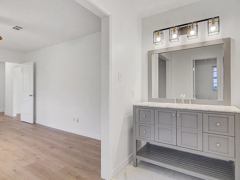 3945 Cheryl St — Photo 14