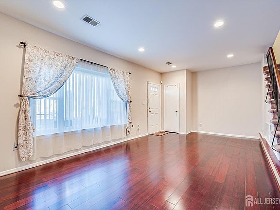 5th image of 1224 Thomas Ave