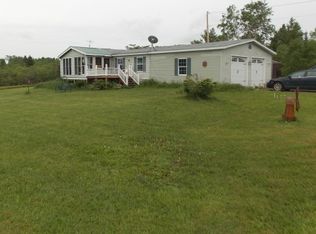 967 Beach Hill Rd, West Glover, VT 05875