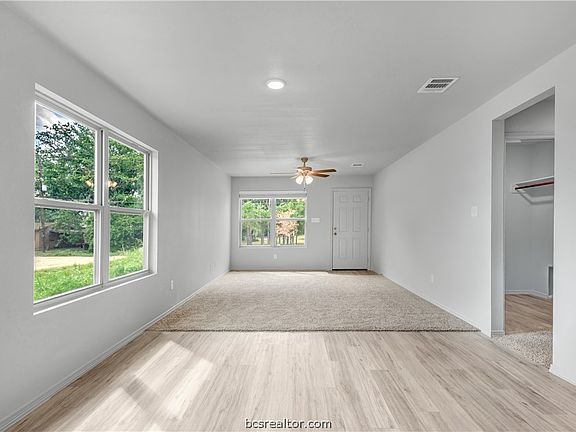 3rd image of 1643 Lucky St