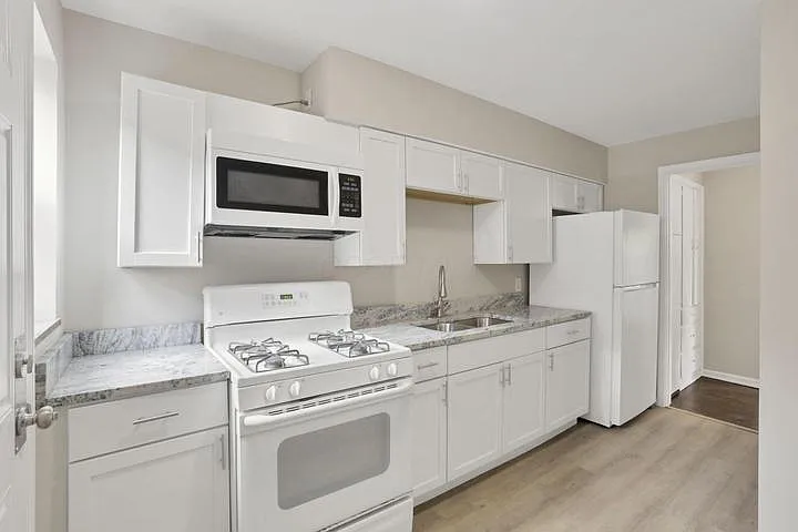 1 bed, 1.0 bath, 600 sqft, $900 — Photo 37