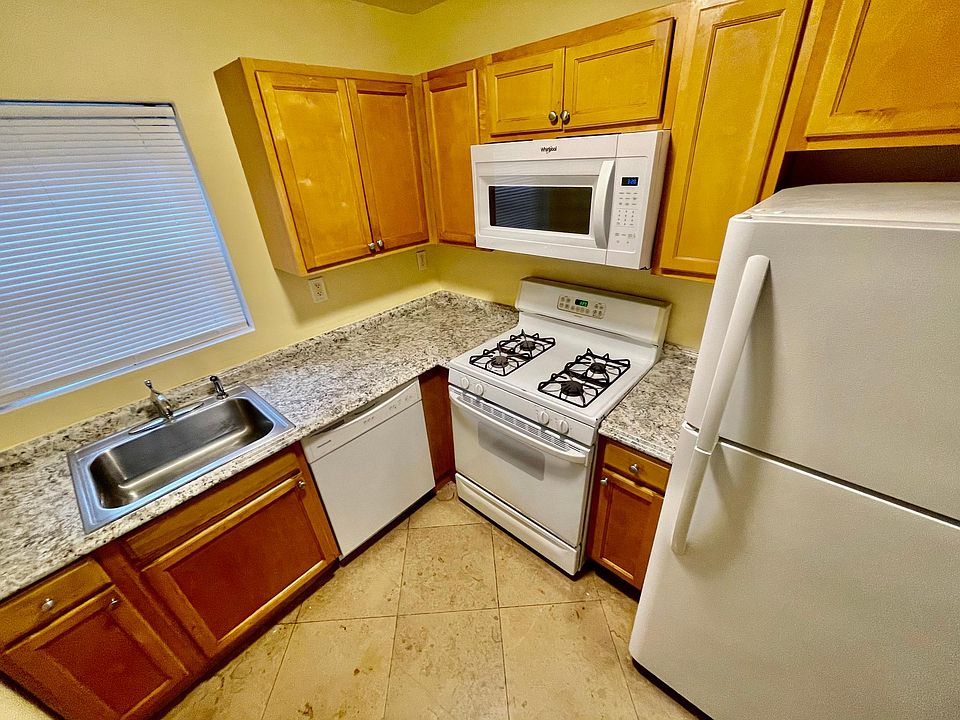 1st image of 300 S Broadway #4