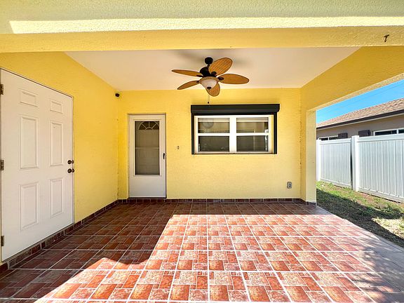3rd image of 1008 Pinellas St #1
