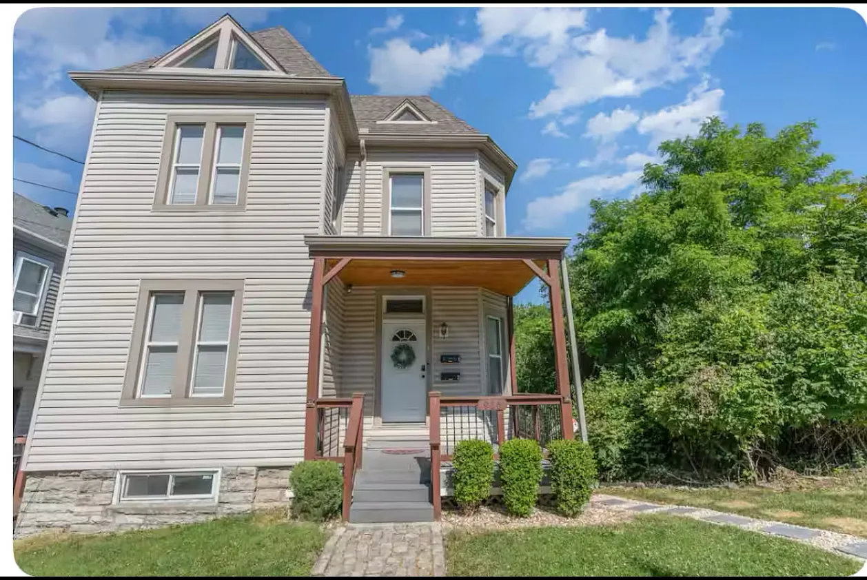 916 Mount Hope Ave — Photo 1