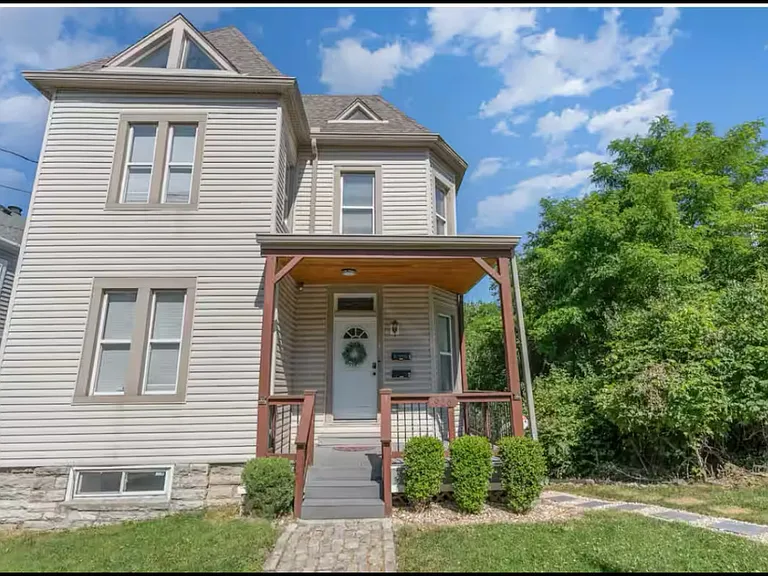 916 Mount Hope Ave #2 — Photo 1
