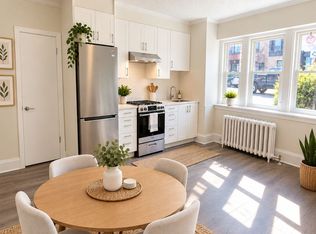 1094 College St #1, Toronto, ON M6H1B3