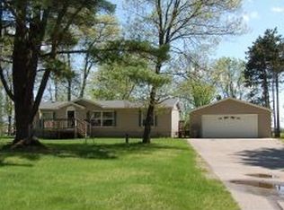 E2559 Lindee Ln, Waupaca, WI 54981