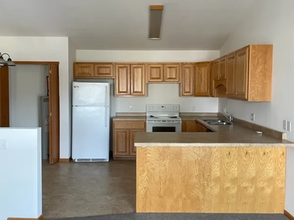 1520 W Pine St #207, Baraboo, WI 53913