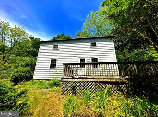 2303 W Hoover Rd, Haywood, VA 22722