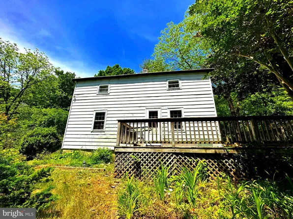 2303 W Hoover Rd, Haywood, VA 22722