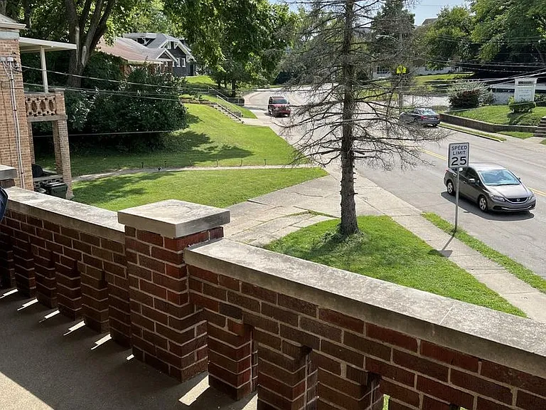 2214 Memorial Pkwy — Photo 9