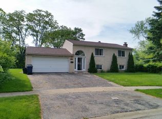 314 Greenbrier Ln, Vernon Hills, IL 60061