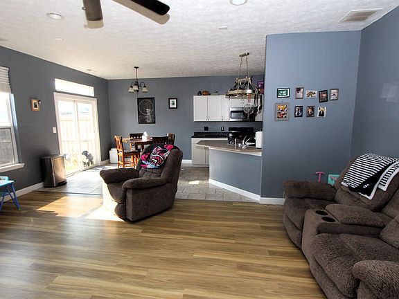 3rd image of 3115 Stephenson Dr