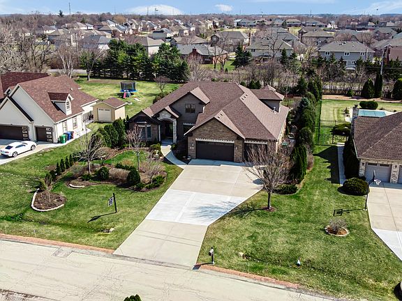 3rd image of 14801 Helen Ln