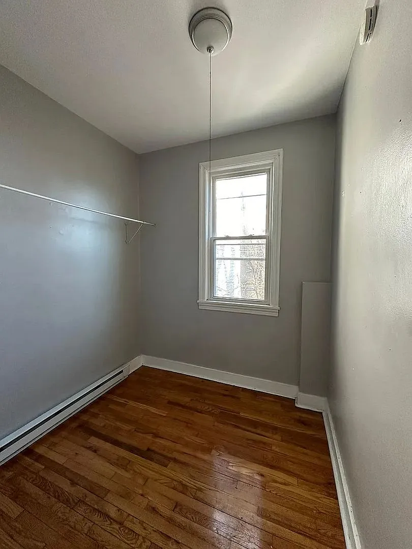Charming 2BR Duplex in Albany — Photo 4