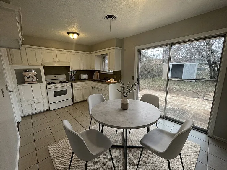3025 Dentwood Ter — Photo 4