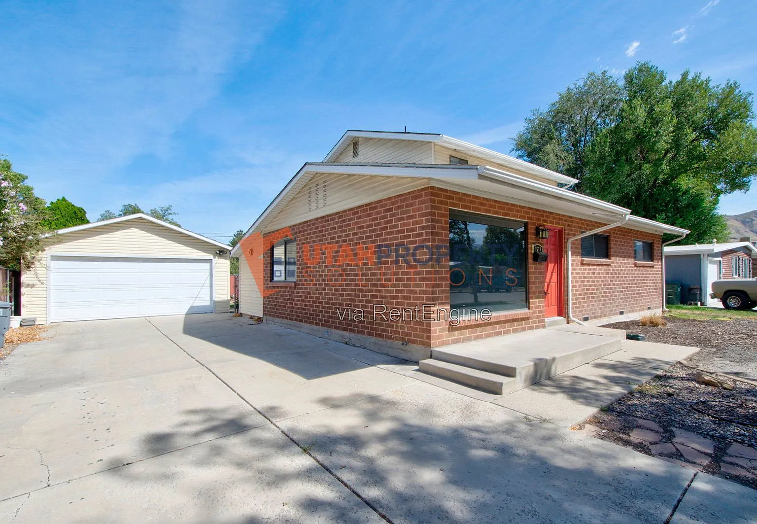 4 bed, 2.0 bath, 2204 sqft, $2,345 — Photo 3