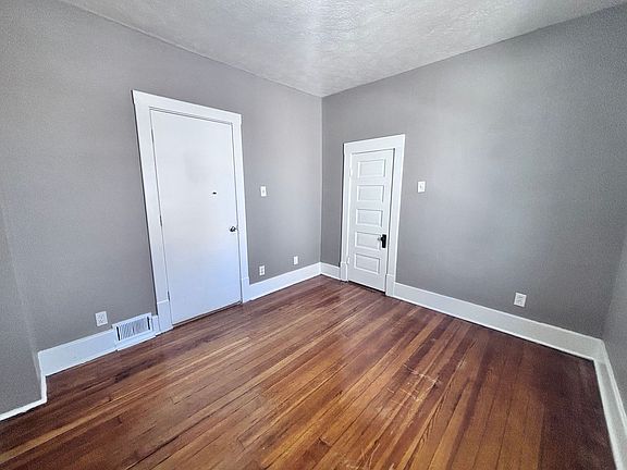5th image of 4406 S 38th St
