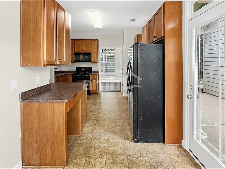 302 Harmony Lake Dr — Photo 4