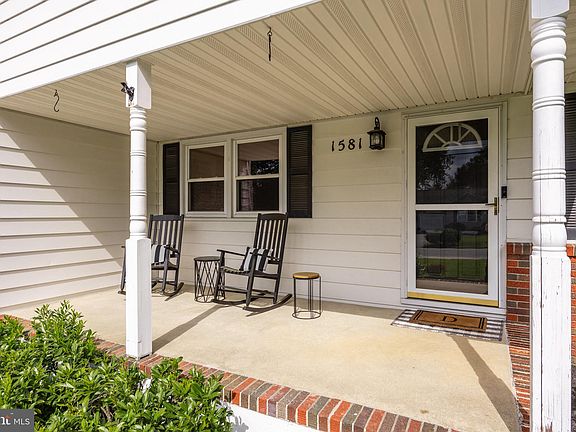 3rd image of 1581 James Ct