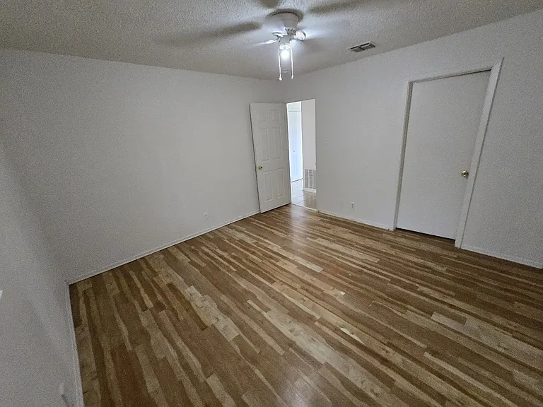 7906 Falcon Ridge Dr — Photo 9