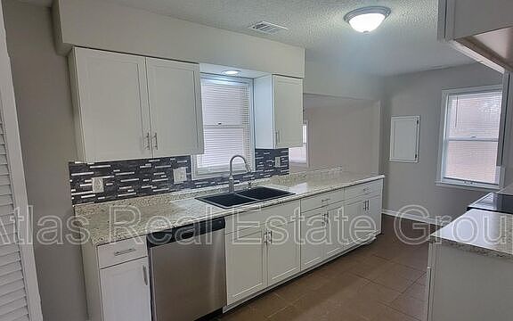 4th image of 517 & 519 S 81st St Unit 519