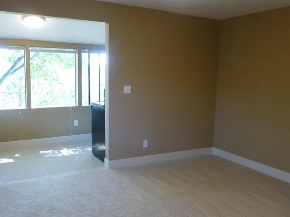 508 N 42nd St APT 3, Seattle, WA 98103