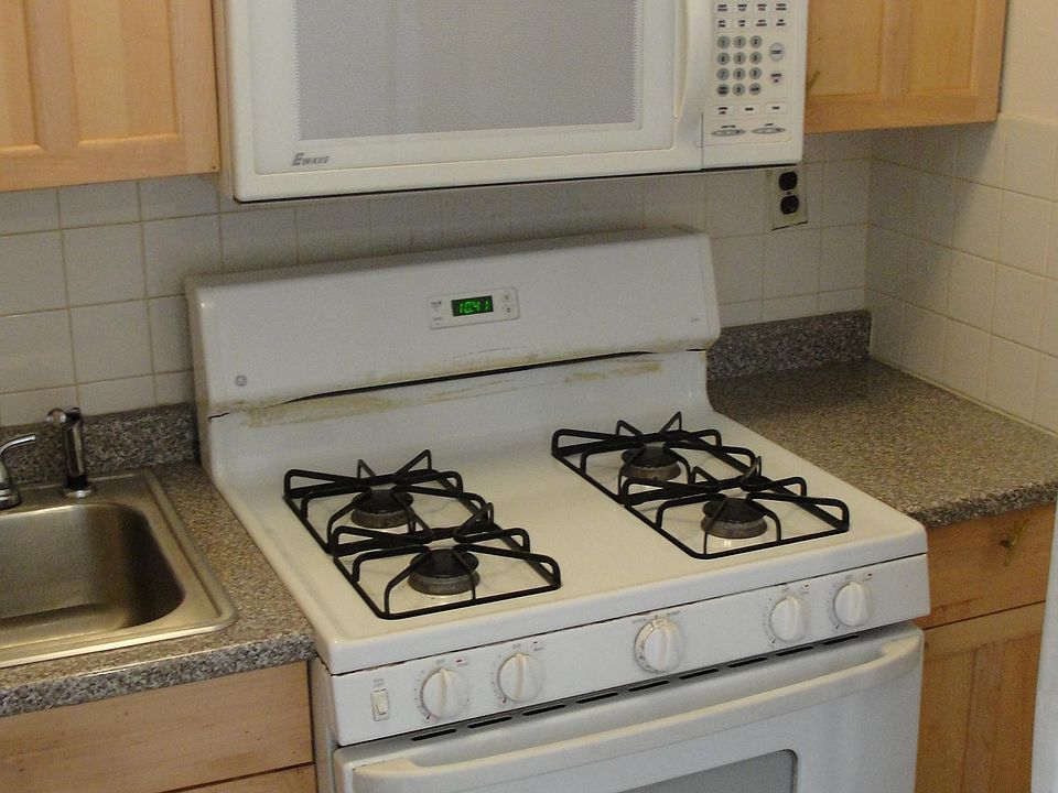 2nd image of 126 Bainbridge St APT 2