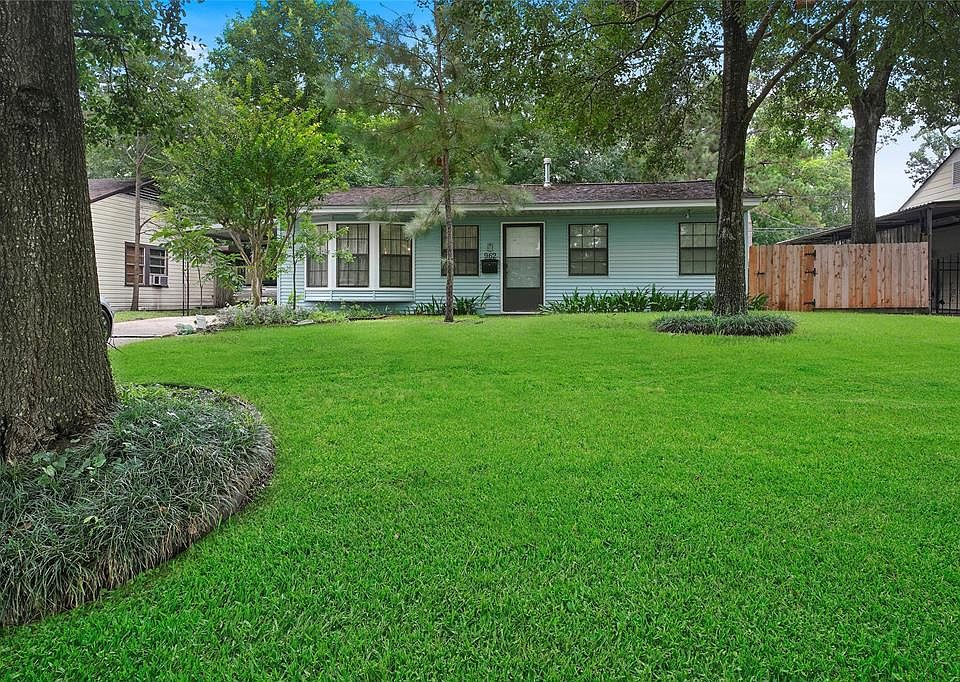 Charming Bungalow as seen from 41st street