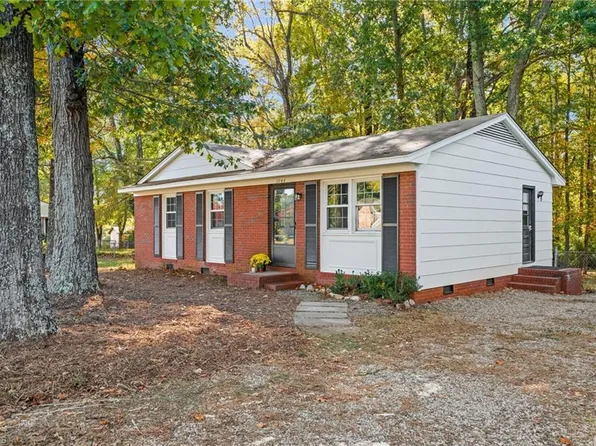 1704 Cedrow Dr, High Point, NC 27260