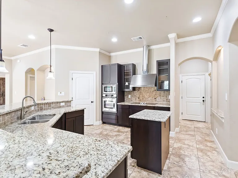 8210 Roy Ln — Photo 13
