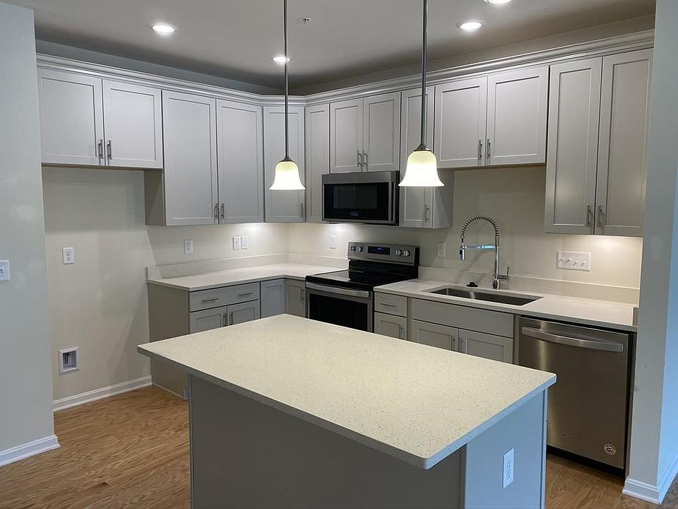 1st image of 1211 Pennington Dr #1211