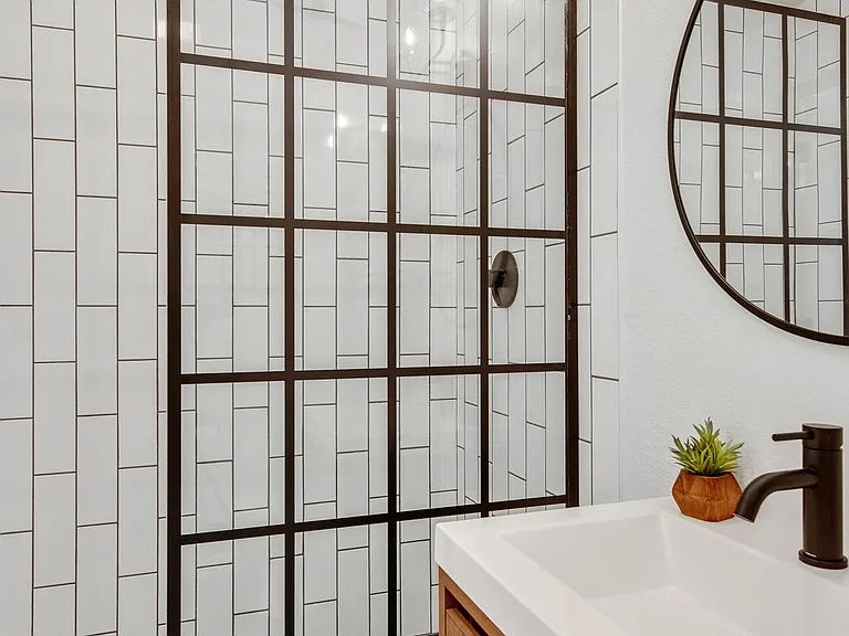 1333 NE Market Dr #B — Photo 3