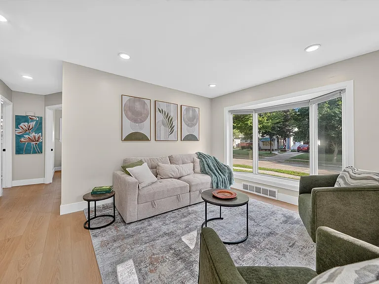 2115 E Hudson Ave — Photo 16