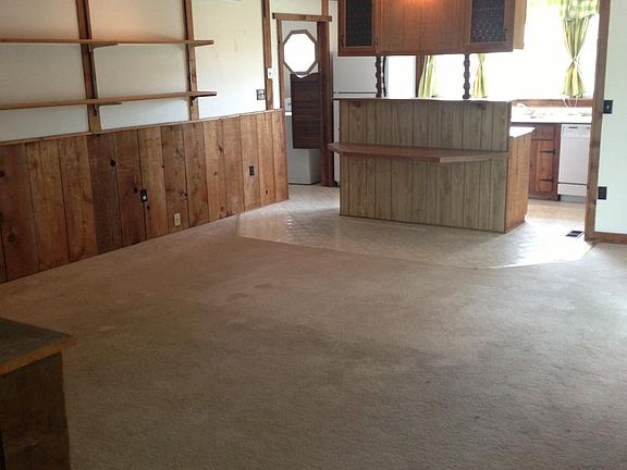 3rd image of 213 E 6th St APT B
